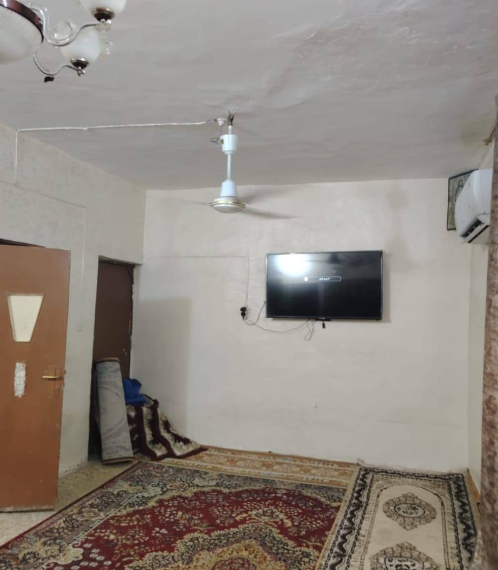 بيت للبيع
المساحه 230 متر
الواجهة 11.5 م
النزال: 20 م
يحتوي على 5 غرف
3 غرف بالطابق الأول
2 غرف بالطابق الثاني
استقبال+ هول
مطبخ+حمام +طارمه
الموقع العسكري الأول قرب جامع الجوادين
تلفون ***********
