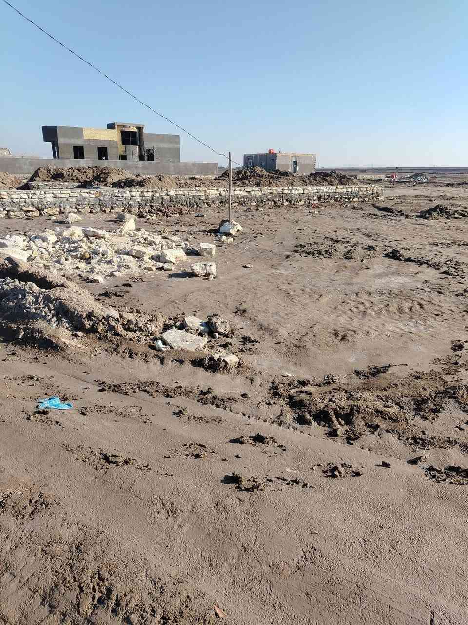 السلام عليكم توجد قطعة أرض مساحه ٢٠٠متر السعر ٧ملاين ونص وبيه مجال بسماوه وره ٢٢ يم  مدرسة اكد زراعي سند ٢٥ بيه قرار محكمه لاستفسار *********** او خاص
