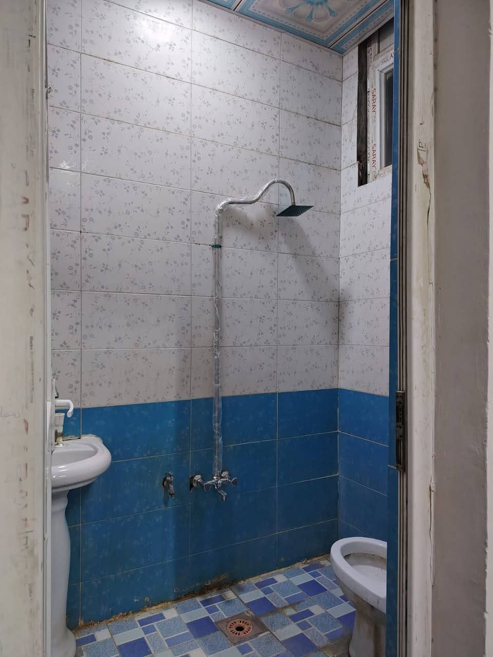 بيت للايجار بحي الاجبيرية الثالثة  نهاية التبليط منطقة مخدومه
خط مولد جاهز 
المساحة ١٢٥ 
غرفتين نوم 
غرفة خطار و صالة 
حمام داخلي وخارجي 
سعر الايجار ٣٢٥ 
عند تأجير البيت التزام بالعقد دفع الماء والكهرباء 
للاستفسار ***********
