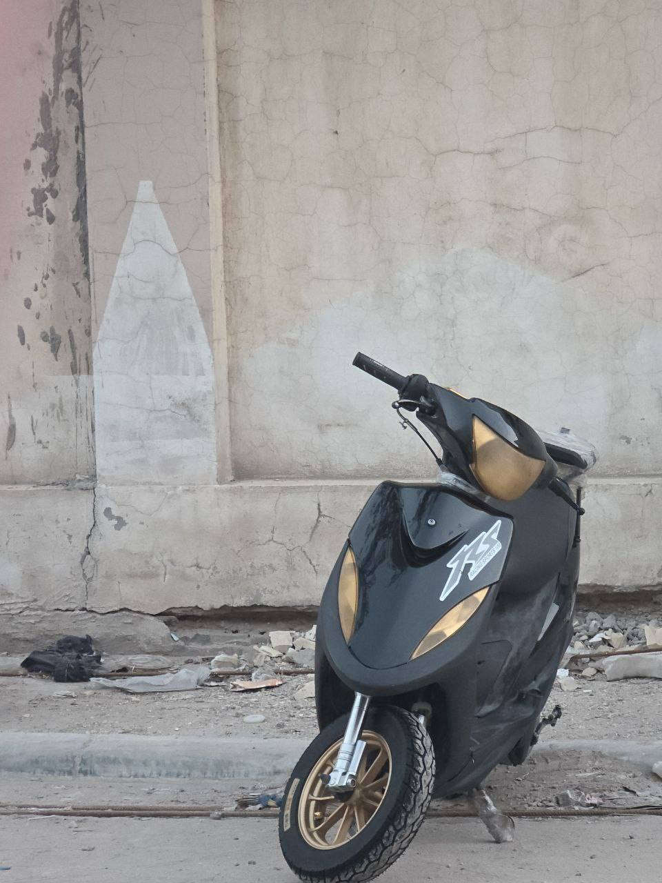 سلام عليكم، دراجة ماكس للبيع او مراوس، مكينه ٥٥، الدراجة نظيفه حبايب، ومال واحد مدللها، كلجات رياضي أصلي مو تجاري، دبلات جدد رياضي، + تايرات جدد، 
خصم الحجي الدراجه مكينتها اكفلها الك بالمكاتبه، 
حبايب الدراجه صعرها 425 وبيها مجال، مكاني كربلاء حي سلام، ***********
