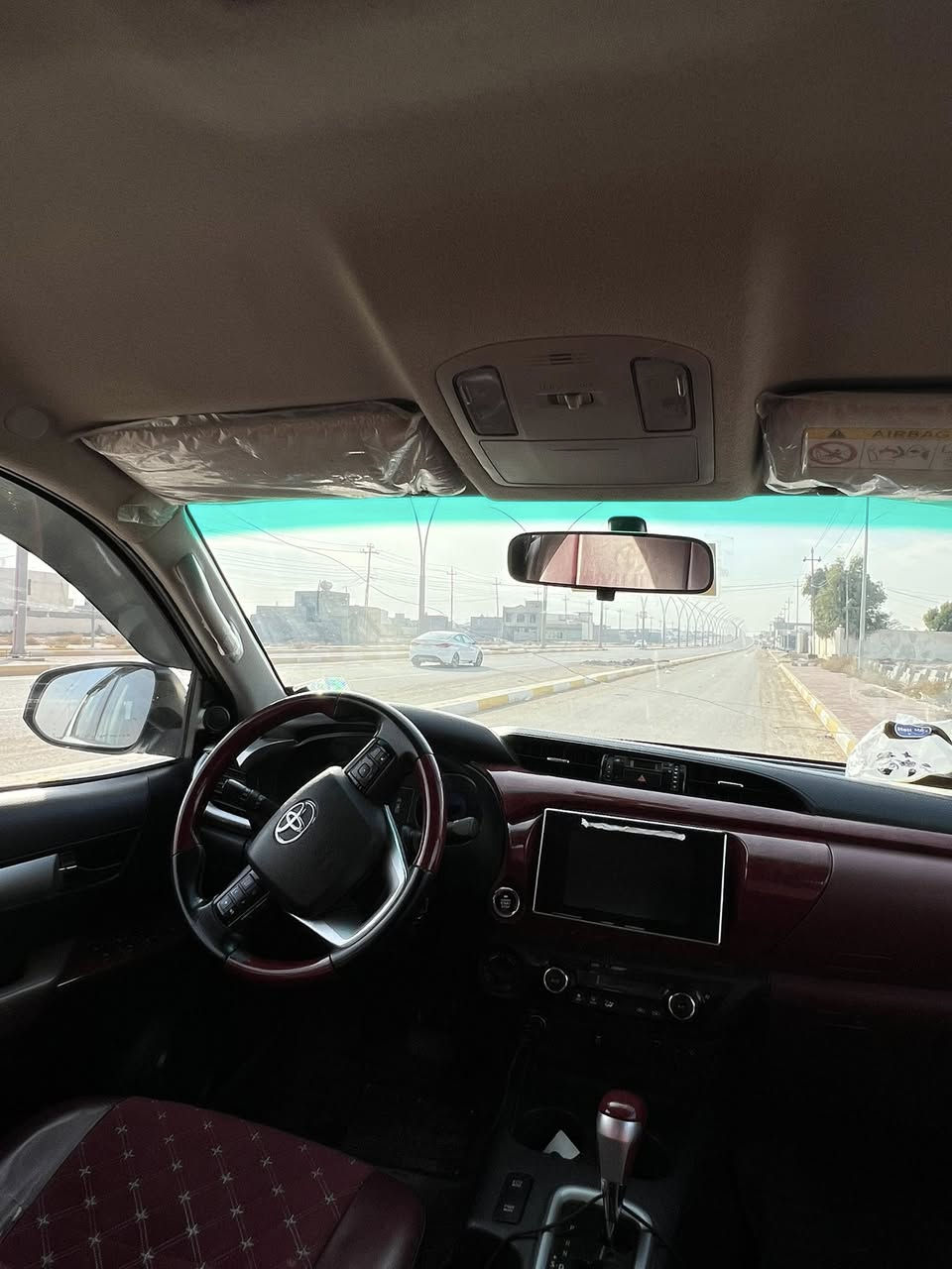 بيكم هايلوكس فور ويل 2017 كويتي باب اول رقم بغداد سياره بصمه  وشاشه كبيره اصليه  السياره نضيفه جدا 
سعرها 265 وبيها مجال
مكان السياره رمادي 
الرقم ***********
