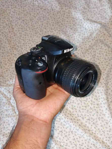 كاميرا نيكون 5300D جديدة شرط الفحص يجي وياها
هود

بطارية

شاحنه

حزام 

كيبل نقل تايبسي

اضاءة جلسات تصوير فيديو

جنطة كتف

رام 32 

السعر 350 الف وتوصيل موجود
***********
