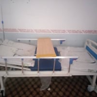 سرير مريض متحرك يحتوي ع لوازم مستخدم اسبوع فقط + عربانة ‏‪07727280238‬...