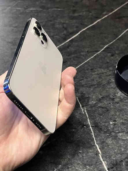 12 برو ماكس ماستر 
علوضع الشركة وتر بروف بطاريه 79 128 
مكفول وزلغ مابي اذا بيه زلغ تاخذه بلاش جديد جهاز 
390 قفل قفل قفل 
مكاني بغداد 
***********
