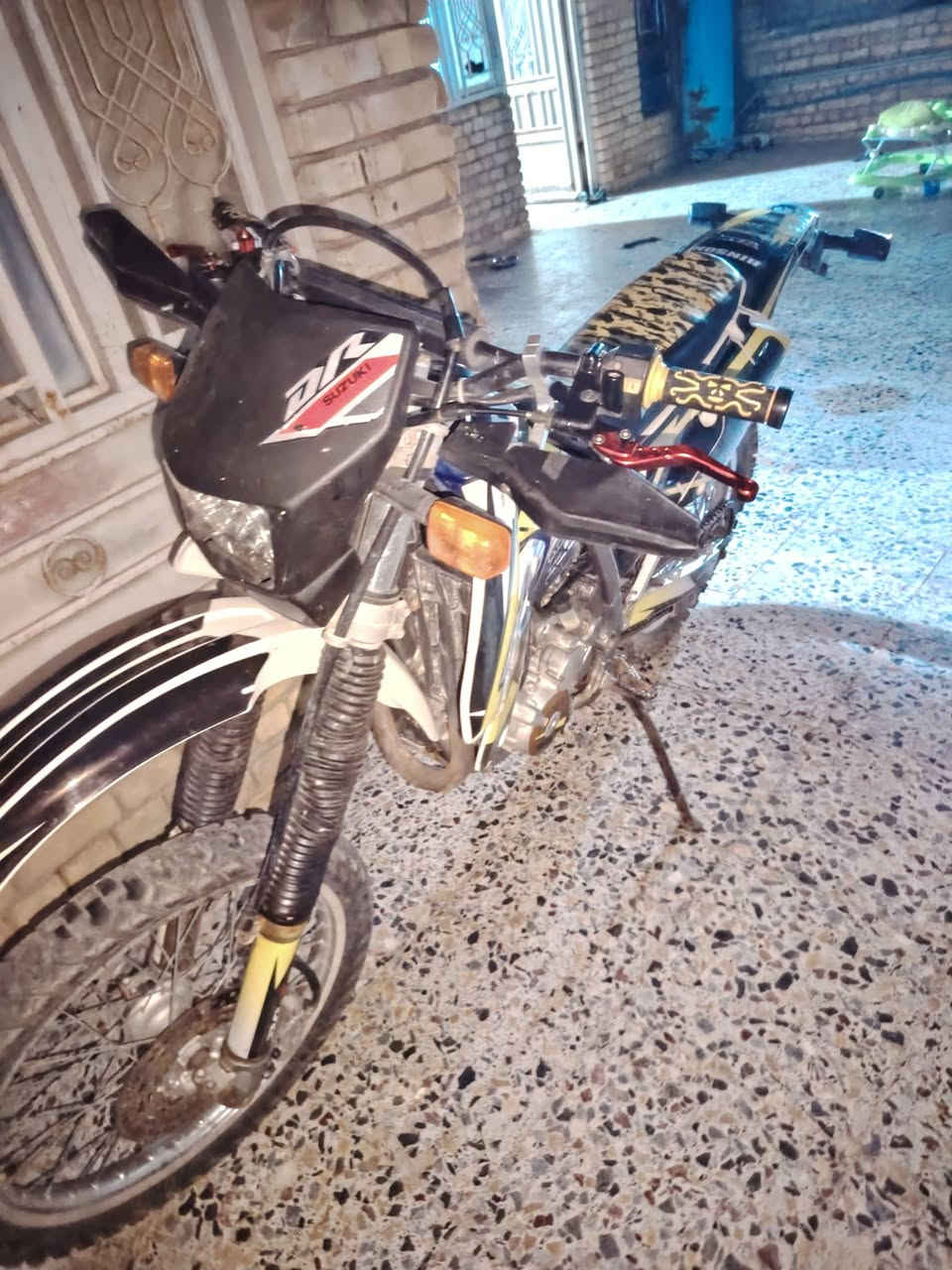 قفاز ساسوكي DRZ حجم المحرك 400 
للبيع
***********
