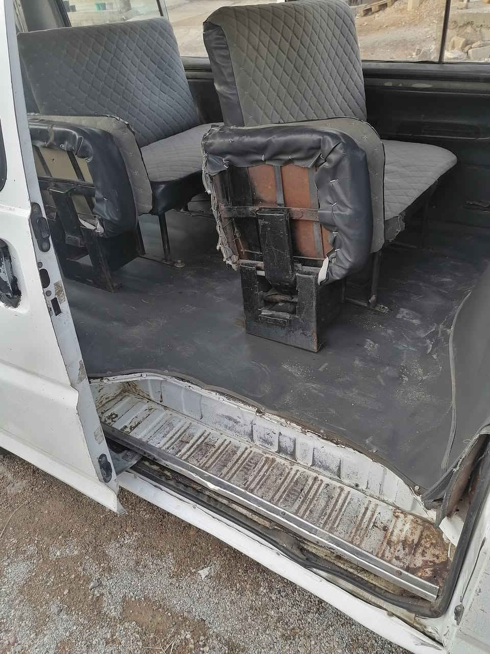 سلام عليكم هونداي للبيع موديل ٩٨ سنويه بسمي جديده رقم دهوك لل٣١ سياره بلاديه مابيه صبغ محرك ونجي اقتصادي اوتوماتيك السياره مابيه نقص برغي ***********
