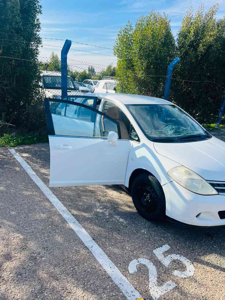 سلام عليكم 
من رخصت الادمن
سياره نيسان تيدا موديل 2009 رقم نكليزي كفاله السياره ما عد بيها بارد باب الخلفى 4اصابع وبيها معجون بالهلال الخلفى بالبنيد صبغ سحبت كارت شبر فقط السياره حلوه وكاعده محرك وكير خير من الله تدفئه تبريد شغال تحويل ثاني يوم بسمي السياره متواجد بغداد المطار وبابل القاسم اي استفسار الاتصال على الرقم ***********
السعر 90وبيها مجال الطيبين
