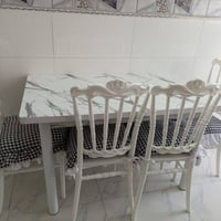 ميز طعام • ٤ كراسي • الديوانية