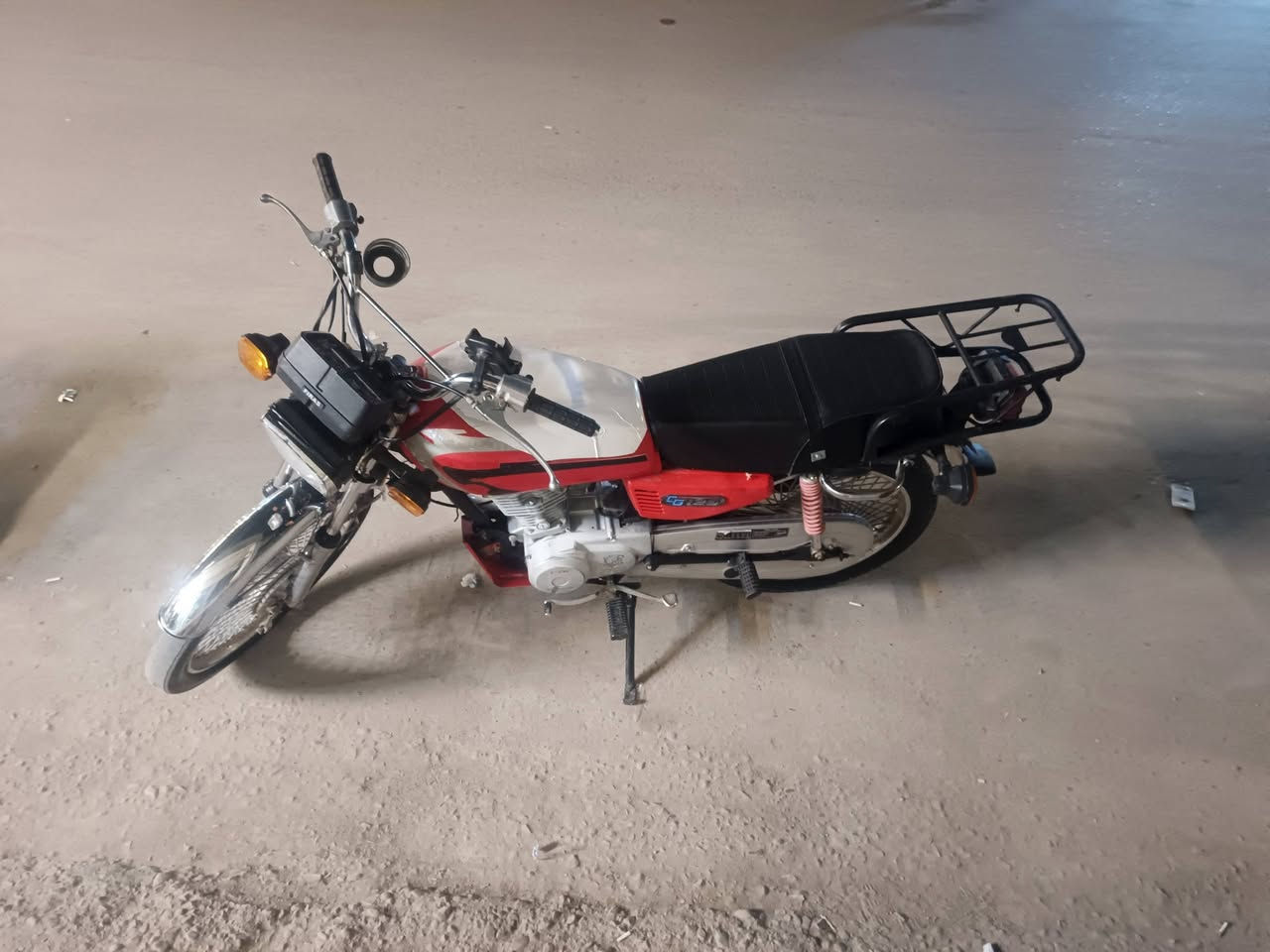 السلام عليكم دراجة للبيع اوراق مكفولة من كلشي جديدة الدراجة مديل 2021 كهربايات كلة شغالة مكاني حلة جسر نادر سعرة 450وبية مجال اتصل ***********
