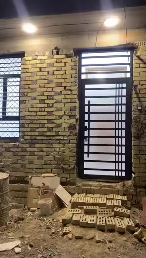 سلام عليكم بيت للبيع في منطقة الطي نزال سليم قرب اسواق ابو زهراء المساحه الكليه (65)الواجهه (5) ونزال (13)
 بناء حديث (رفت) بيت جديد وحالين كامل من الداخل فقط الواجهه وسعره مناسب لاستفسار الاتصال على ‭

‭٠٧٧٣ ٤١٧ ٢٢٨٧‬
