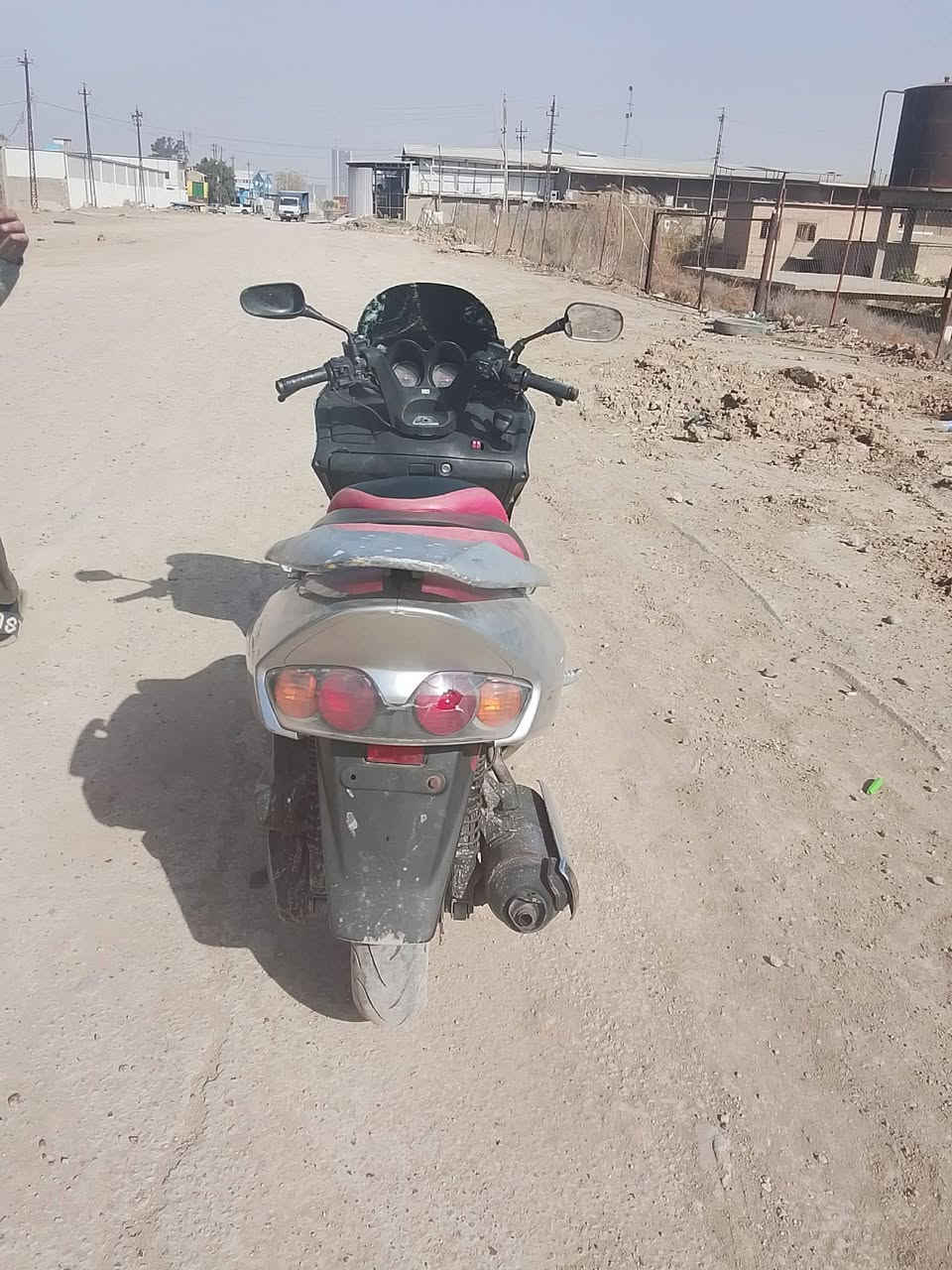 زعفرانيه
***********
ابيعلك كوم حديد شغال تشغل وتطلع كوم حديد حتى لاتعبني بتفاصيله
بيه 
خمده
ستان تعليك مكسور
وبريك خلفي يمكن دهن
جوزه عاطله مسويله دكمه بدال جوزه
 مكاتبه وكفالة سرقه
375
بيع مراوس
