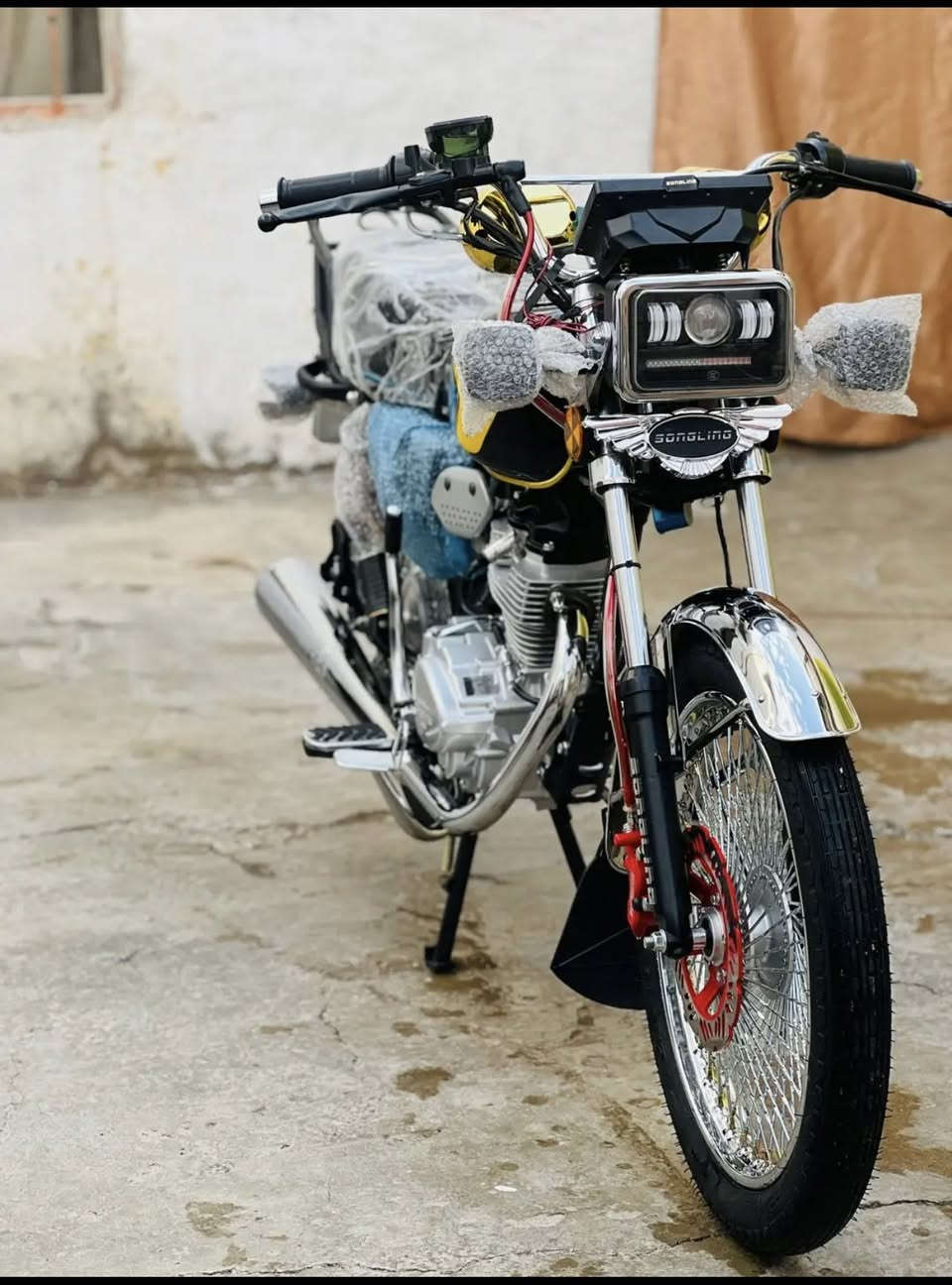 السلام عليكم تايكر ٢٦ دراجه جديده صار  ٢٠ يوم مشدوده
خير من الله كفاله عامه 
اوراق كامله 
***********
