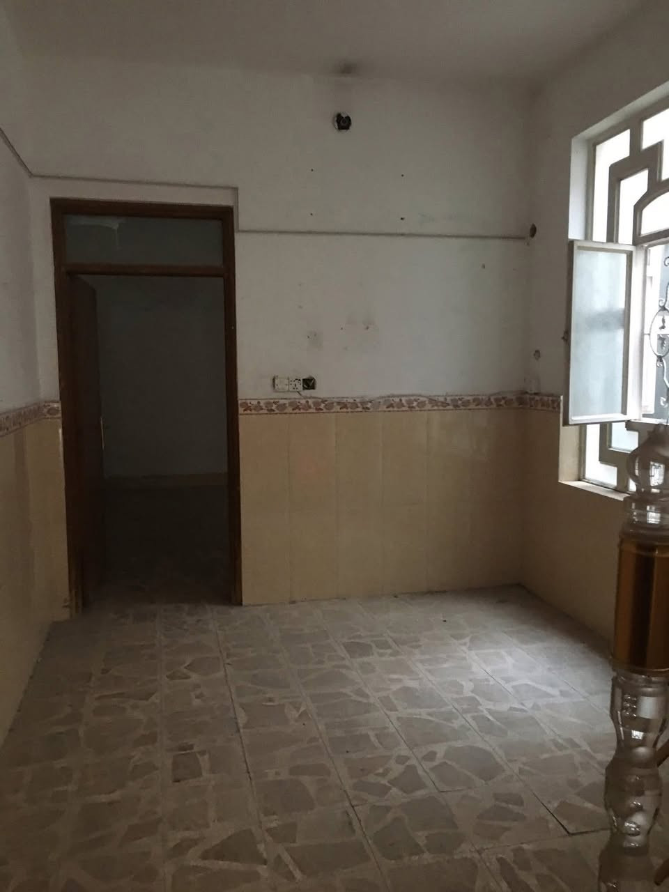 🏠 دار للإيجار
📍 حي السلام – قرب المشتل

📐 المساحة: 100 م²
🏗️ طابق واحد

🛏️ غرفة نوم
🛋️ صالة مريحة
🍽️ مطبخ
🪑 استقبال
🚿 صحيات

✨ موقع هادئ ومناسب للسكن العائلي.

للاستفسار اكثر الاتصال على الارقام التالية 

***********

***********

***********

او زيارة مكتبنا 

الواقع في حي السلام المطل على شارع 60 الجديد ،
او مقابل مدينة العاب السلام .
