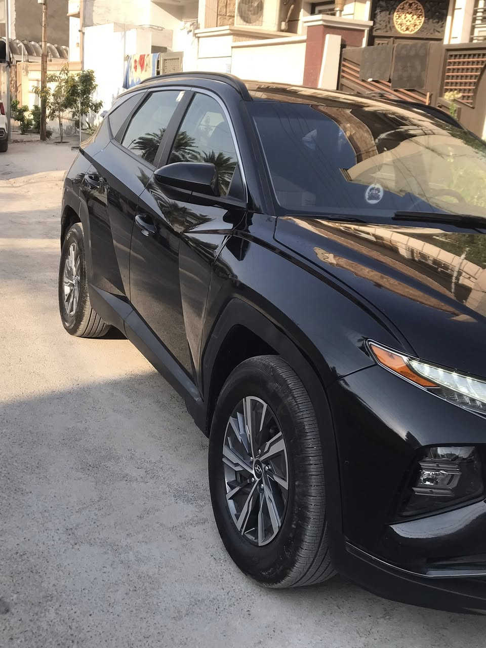 هونداي توسان 2024 هايبرد و بنزين
رقم بغداد ب اسمي
لون اسود فول عدا الفتحة 
وارد امريكي حادثها جاملغ وبنيد

المواصفات:
بصمة/تشغيل عن بعد/ترحيب ابواب/رادار امامي/رادار جانبي/تحديد مسار /مانع انحدار/اوتو هولد/هندبريك بصمة/كشن كهرباء/كشنات تدفئة/تبريد قطعتين/مود درايف/جنطة كهرباء/لايت زنون/بلوجكتر زنون/شحن واير ليس/كامرة دوارة/فول تحكم ستيرن/بلوتوث/AUX/منافذ 
‏USB/كاربلي/ ويل كب
محرك 1600 تيربو هايبرد
عدد السيارة 19 الف كم

السعر 177$
العنوان : بغداد الدورة
*********** يوجد واتس اب
