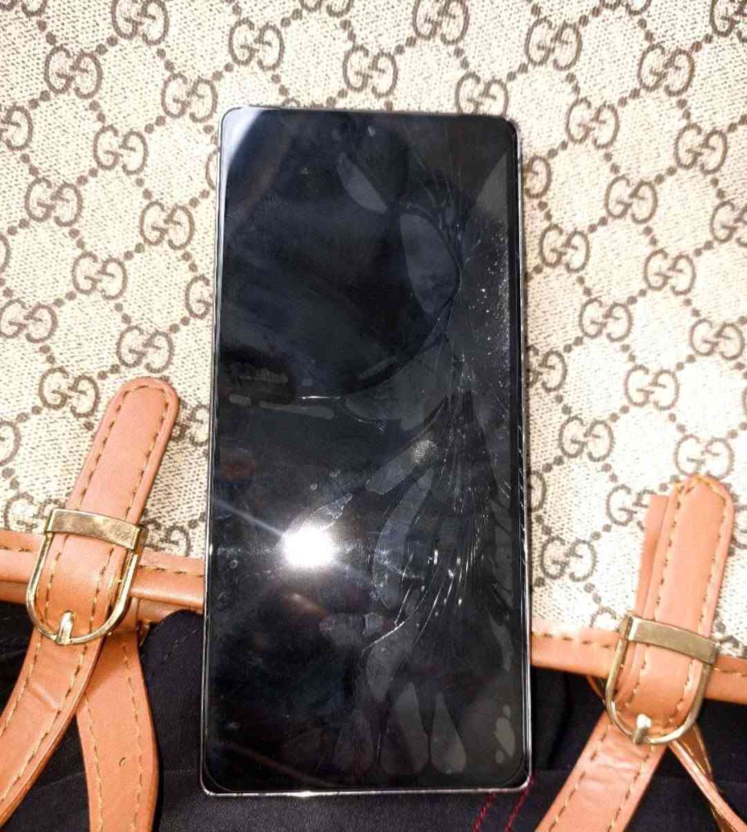Samsung Galaxy Note 20 5G
ذاكرة 128 مامصلح نهائيا
فقط فطر بالكلاس مثل ما موضح بالصورة
ابد مماثر عليه 
السعر 250
مكاني مدينة الصدر


**إذا كنت صاحب هذا الإعلان وتريد حذفه لأي سبب، رجاءا أرسل رسالة إلى الدعم الفني**