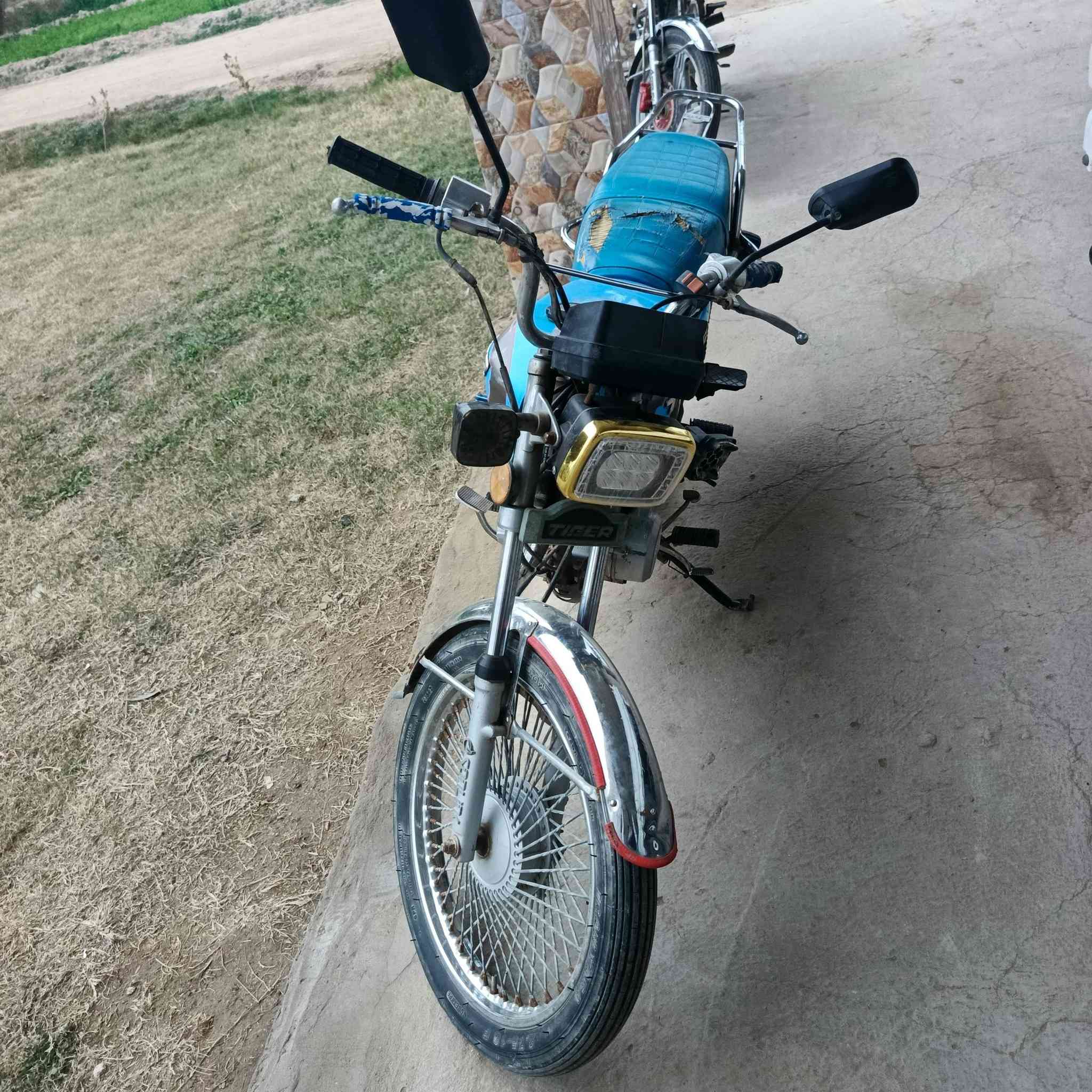 السلام عليكم
تايكر للبيع موديل ٢١ 
اوراق  اصولي 

مكينه مكفوله 

لايت + اشاره + تايرات جديد 

السعر ٥٠٠ بيها مجال قليل
مكاني الحمزه الغربي.


**إذا كنت صاحب هذا الإعلان وتريد حذفه لأي سبب، رجاءا أرسل رسالة إلى الدعم الفني**