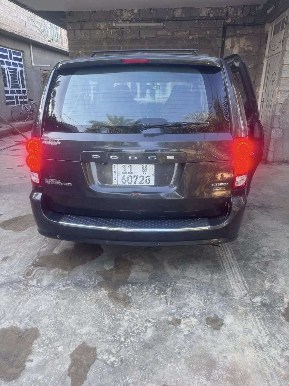 السلام عليكم ورحمة للبيع دوج كرفان موديل 2011سيارة خير من الله مكينه جديدة كير جديد البوب كهرباء والجنطه كهرباء سته سلندر محرك 3600 السنويه تنتهي 29  صدر جديد تخم تاير والسانور موجود بالصور السعر 13000$ 
للاستفسار ***********
