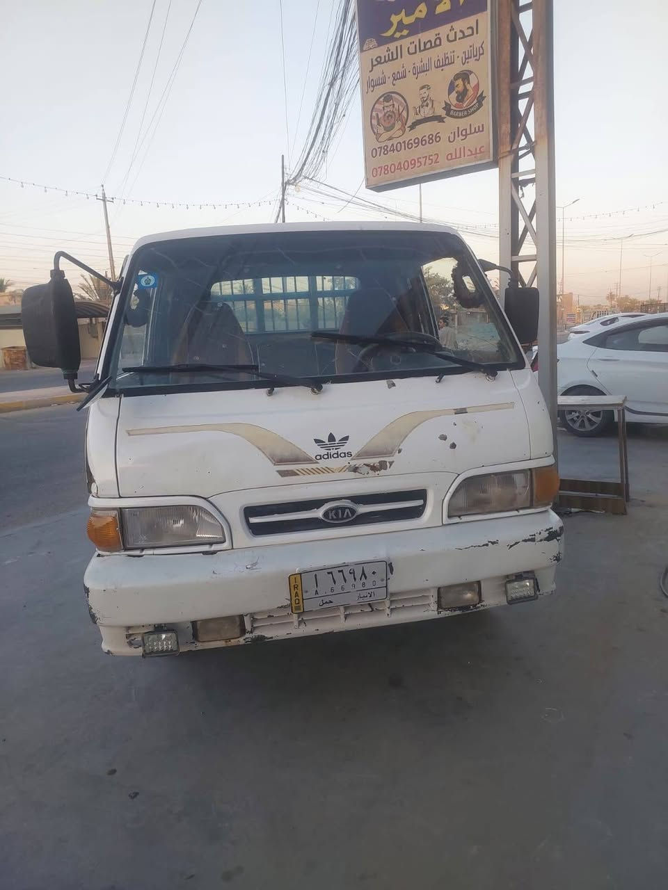 السلام عليكم كيا بنك للبيع موديل ١٩٩٦ محرك كير اكسل شاصي كله جديد وتخم تاير جديد وكشر نضيف رقم انبار بسمي العنوان الرمادي السجاريه السعر ٥٢ وبيه مجال للشراي الرقم ***********
