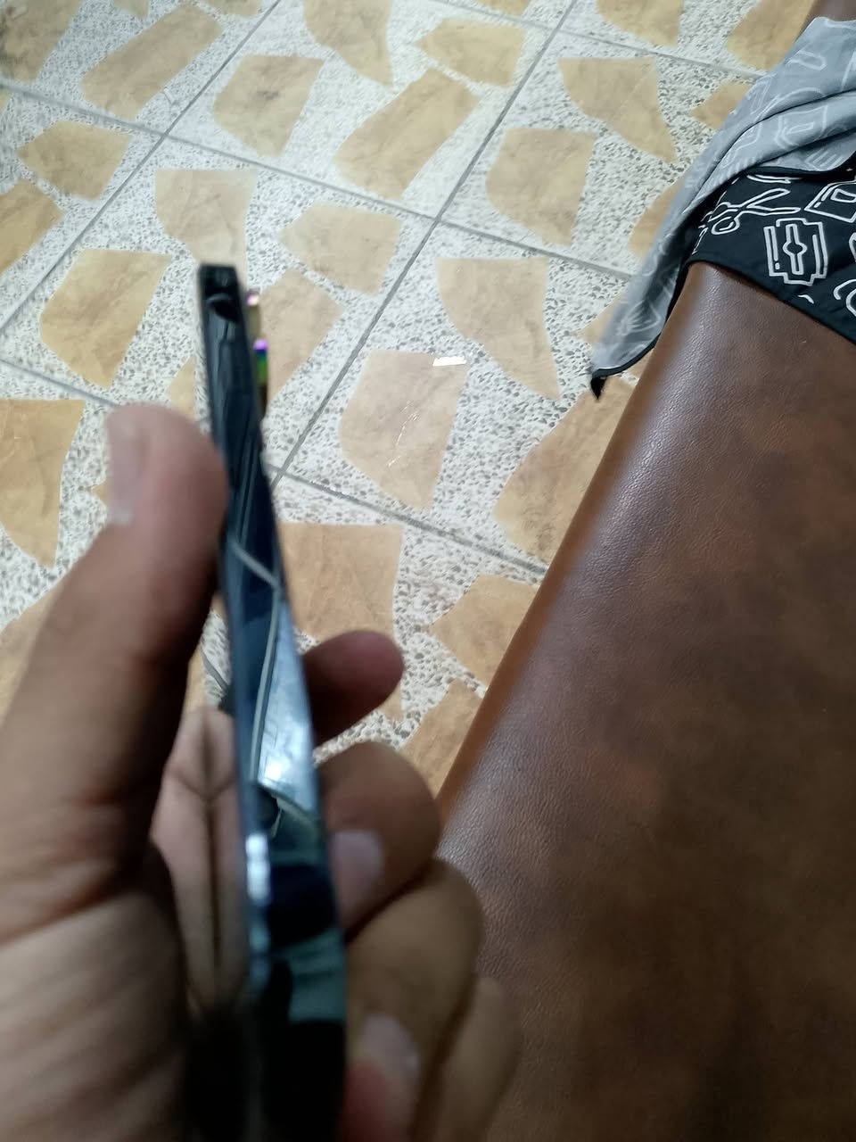 13 برو ذاكره ذاكره 128 بطاريه 85 دبل شعر خاص***********
