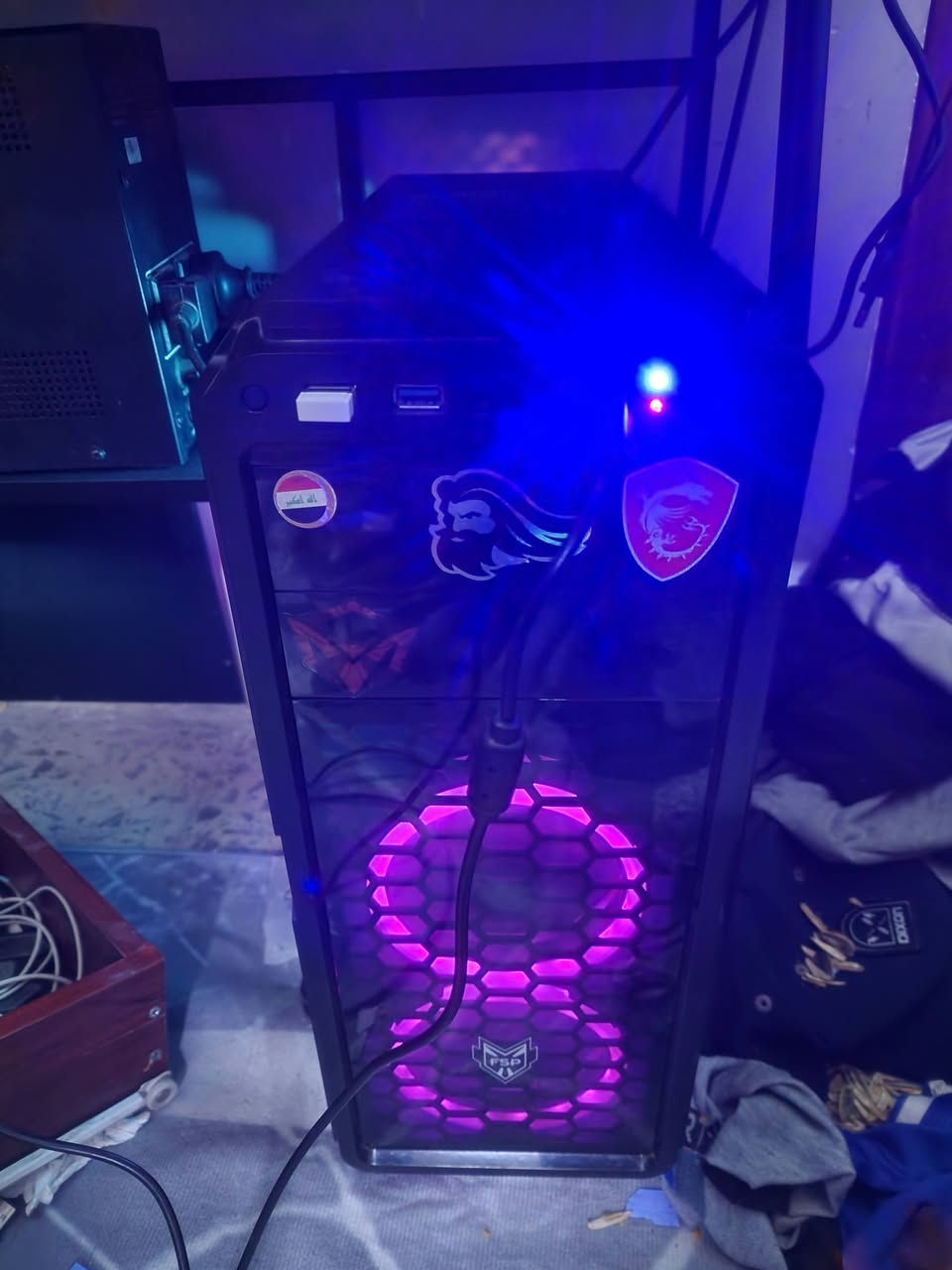 Core i7 8700k
Ram 16G crosair RGB 3000MHZ
GTX 1070 Ti 8GB GIGABYTE RGB
Hard 256 SSD 2TB HDD WD
COOLMASTER RGB 
CASE NORMAL 2FAN RGB
MOTHERBOARD ASUS H310 VPRO
كلها براندات سعر الكيس  500 الف 
شاشة هايسنس 34G6K مواصفاتها 
180HZ 2K CURVED
سعرها ٢٧٥ الف سعر الجديدة فوك ٤٠٠ الف الشاشة جديدة بمعنى الكلمة
رقمي ***********
