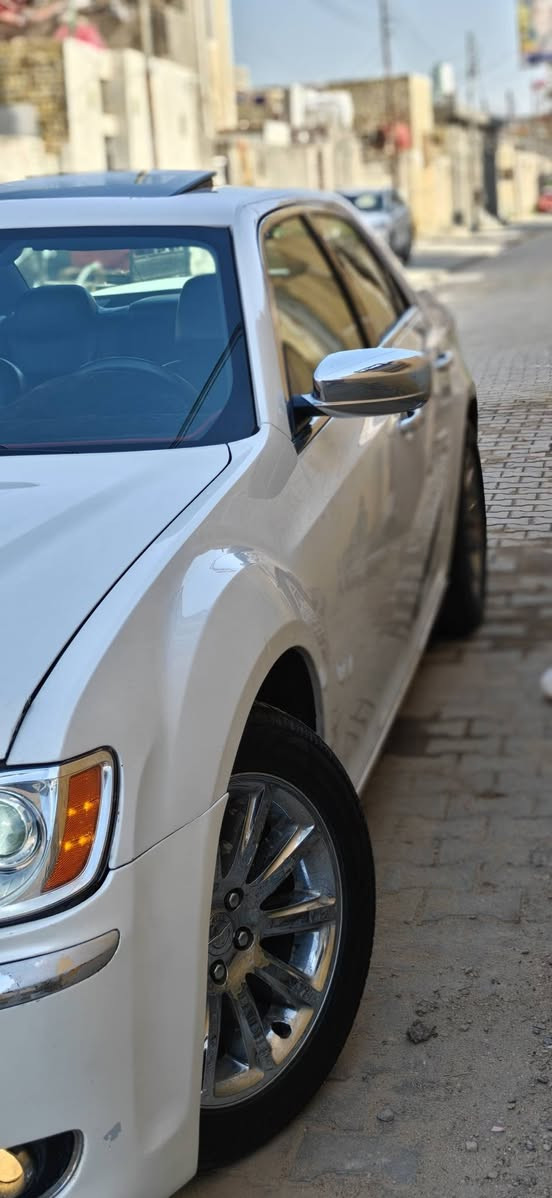 اوباما مديل 12 فول مواصفات 1/1
اماشه 160 الف مايل مكفول من الارباك 
شرط كلوب واحد بالدشبول ما مشتعل حتى الجيك انجن طافي شرط
كندي داخله كلين وهنا بالعراق بيهه جاملغ الخلفي صبغ 
بدون عابر والباب الخلفي مبدل سونارهه موجود 
سياره جاهزه وعليهه دامه كامله 
مكينه جديده قبل شهرين شادهه
صدر اماما خلفي جديد
دبه مي وراديترات ومي جديد 
اذاين محرك وكير جدد 
يعني ما تصرف عليهه ولا دينار جاهزه
مكان السياره بالرميثه 
***********
