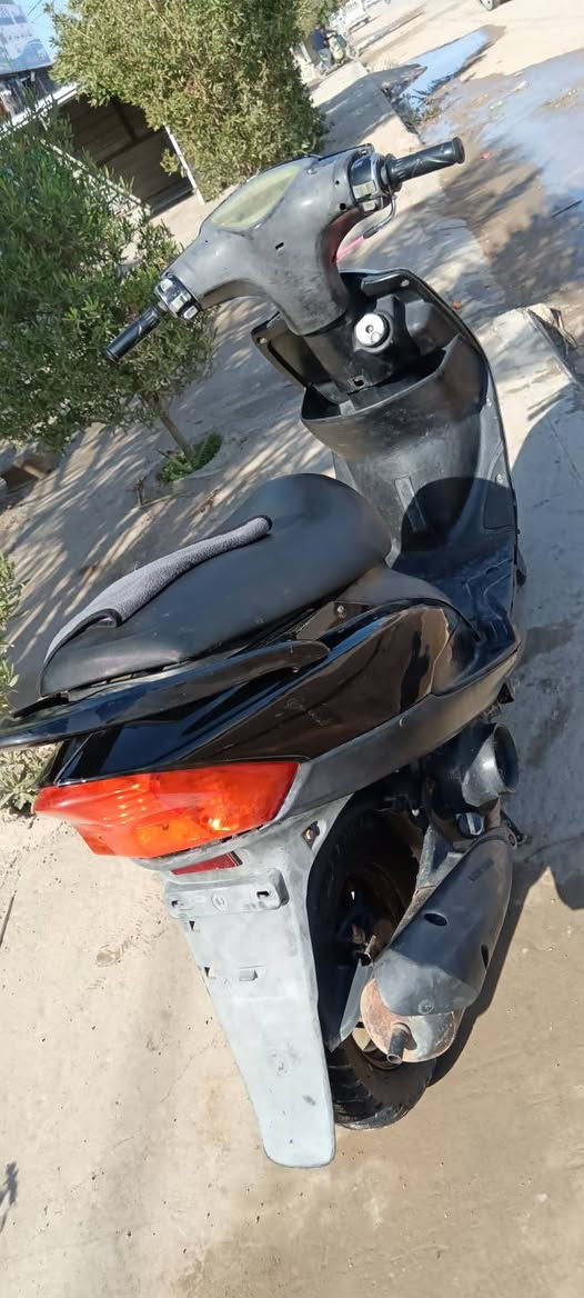 السلام عليكم دراجة للبيع ماكس عدلة 🖤كهربائيات شغالة السعر 450 وبيها مجال الاستفسار *********** مكان ديالى بعقوبة مجسر المفرق💚
