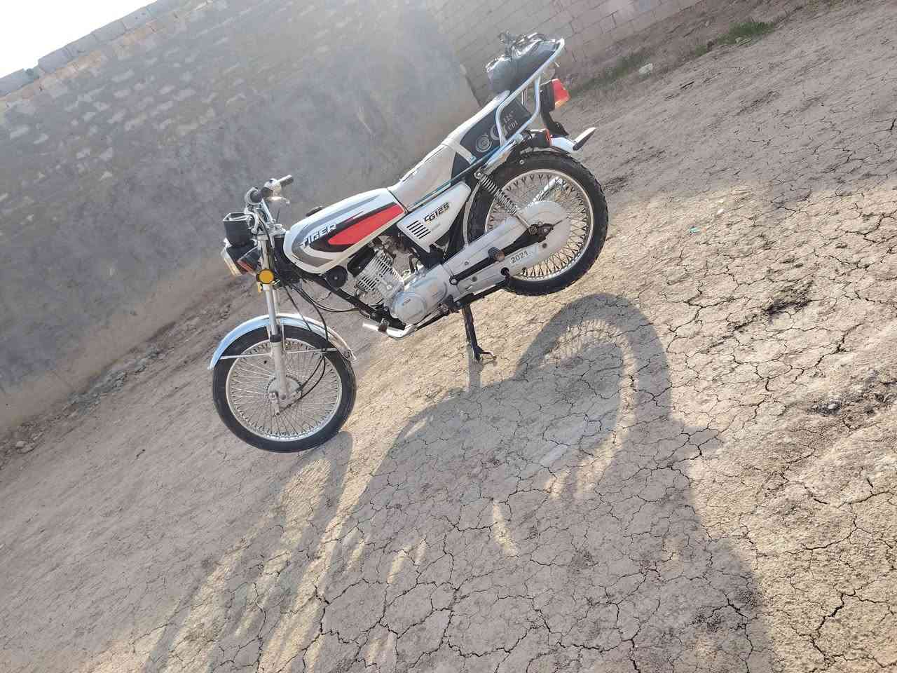 سلام عليكم دراجه البيع تايكر مديل2021 اوراق سكنر دراجه مكفوله  كفاله عامه رقم الهاتف ***********
