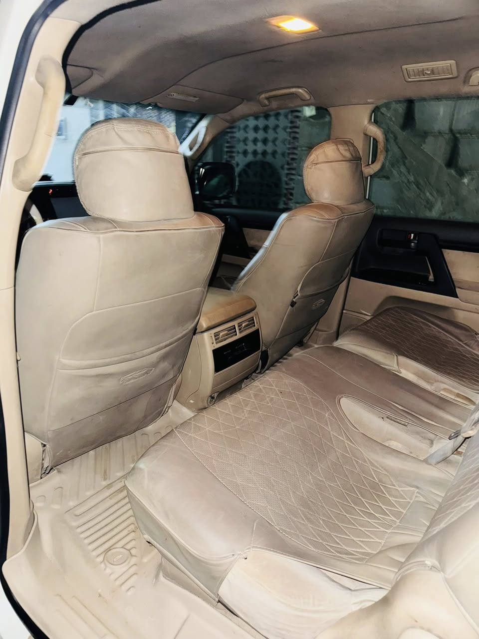 سلام عليكم لاندكروز للبيع 2012كاز مكينه 8سلندر رقم اربيل نكليزي مكان البصره بيع أو مراوس رقم ***********
