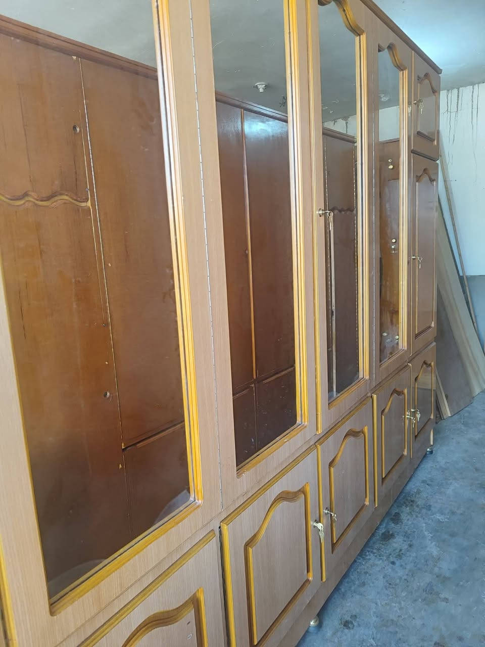 #كلاري مقبط 3 وربع شغل اسليمانية خشب عراقي درجة اولى نضيف حيل ما بي كل عيب نضافه فول .

#الرقم ***********
