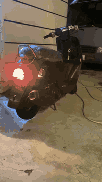 السلام عليكم دراجة بوليس مصطرة ألفين 13 كفالة عامة برغي ما مفتوح بيهة الدراجة 
صارلهة نازلة من الرمبة كلت اشهر الدرجة كلشي شغال بيهة
شاشة شغالة بلاديةً السعر 900 وبيهة مجال الاستفسار *********** الآصال بي وتساب اللعلم البيع بدون أغراض
