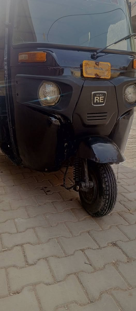 من رخصة صاحب كروب محترم سلام عليكم تكتك سوده 2019 شهر 12 مضلع كهربايات شغاله مكينه مكفوله من بكن ودخان وصوت مرتبه ومال شغل مابيه نواقص اوراق سبعه مصطفى شرط ترقيم سعره 4600 وبيه مجال لطيبين مكاني بغداد شعله رقم الهاتف *********** واسف على اطاله بغداد, العراق
