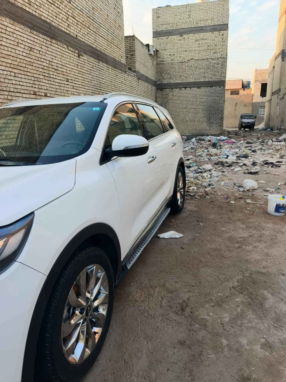 السلام عليكم سورنتو خليجي 6 سلندر2020 كفالة عامة بيها شخط مامبين ماشية 61 الف حقيقي شرط الفحص مكان السيارة بغداد *********** السعر 260
