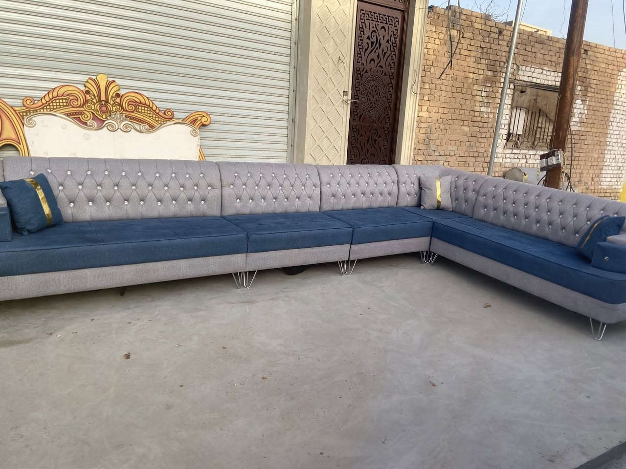 السلام عليكم دواوين ثنين يشابهن الواحد  400شغل حطاطه المكان تكريت حي العصري نهايت شارع البلديه يم أسواق البركه ***********
