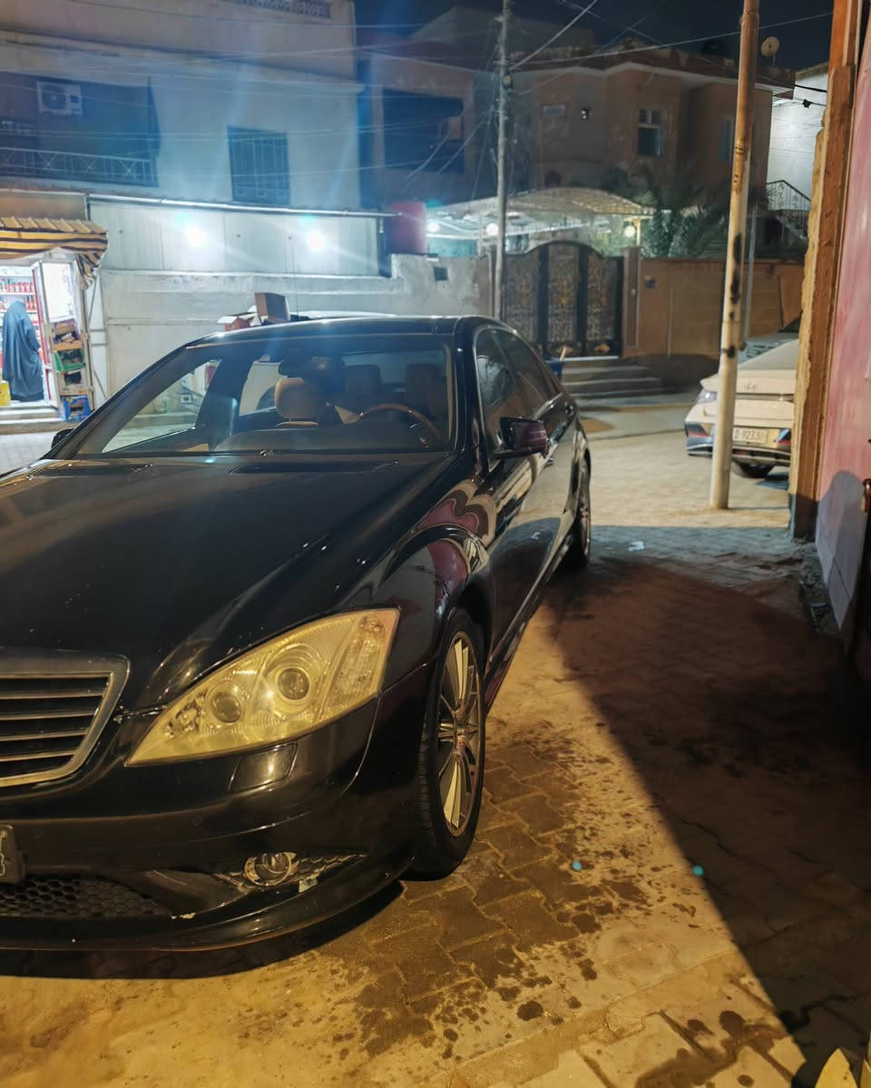 السلام عليكم
مارسيدس حجم 500 فول مواصفات مبينه بالصور مديل 2006 محدثه 2013 بالكامل تحديث بلادي جاهزه من كلشي وعليه ادامه كامله السياره تسجيل جديد قرار 102 مدفوع كمرك باقي ع الرقم تريد رقمها وياها او تريد انت ترقمها بكيفك وخليجيه مكفوله من الضربه غير مكفوله من الصبغ لان خليجي يجي بي صبغ بدون اي رساله عطل 
مكاني بصره 
***********
سعرها مع الرقم 165 بدون رقم 150
