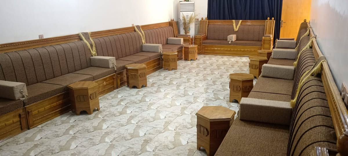 معمل أحمد السلطاني للأثاث المنزلي  العنوان بابل الحمزة الغربي مجاور مكينة ة على الشارع العام رقم الهاتف ***********
