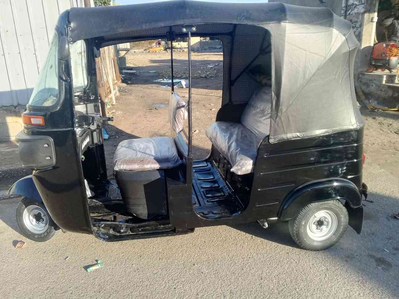 سلام عليكم تكتك 2017 رقم أو سنويه بغداد بسمي تحويل ثاني يوم بيها تعمير كاعيه سائق مبدله اصليه شركه او جارده صبغتها عام تكتك حلوه أو جديده مابيها نقص  ول صبغ جماليه بس مكاني بغداد الرشاد *********** اتصل وتدلل
