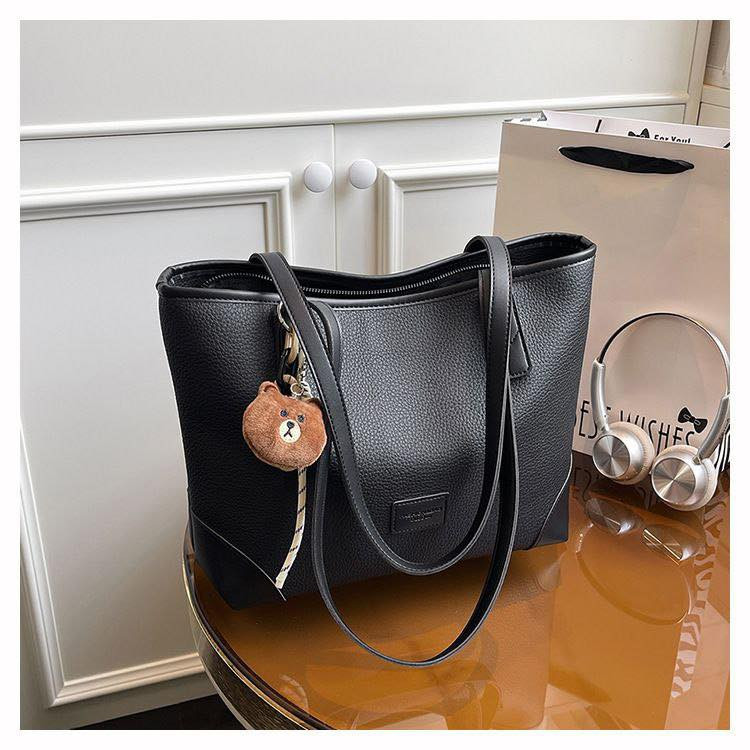 ❣️جــديــد  الانسه ❣️

حقيبه (جامعيه ) حجم كبير  مختومه من داخل جلد سوفت طري داخل الحقيبه مقسم بسحابات ومختومه 

 شغل اصلي كوالتي عالي ضمان 

  
لمراسله
واتساب📲***********
انستغرام 📲4use0 📲
العنوان // شارع 13 // قرب مجمع المقيم // مقابل ازياء الجوهره
يتوفر توصيل داخل النعمانيه 🛵 وباقي المحافظات 🚖
