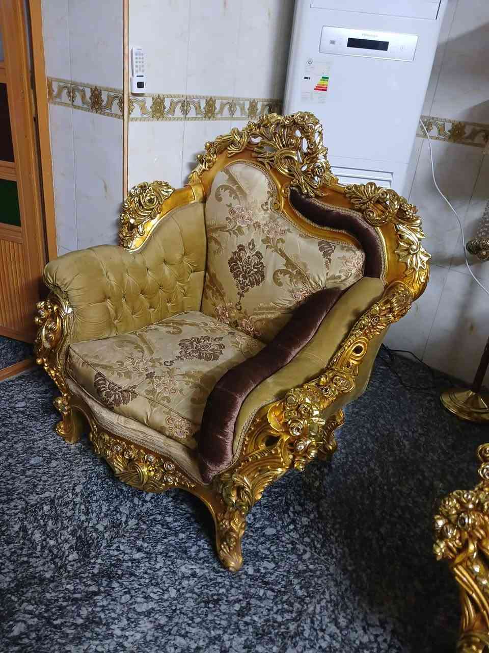للبيع للبيع تخم زان مصري ديماطي حفر يدوي نظافه فول 100% مكاني بغداد الزعفرانيه عشر مقاعد تخم اخو الجديد للاتصال ***********سعر الجديد مالة 45ورقة
