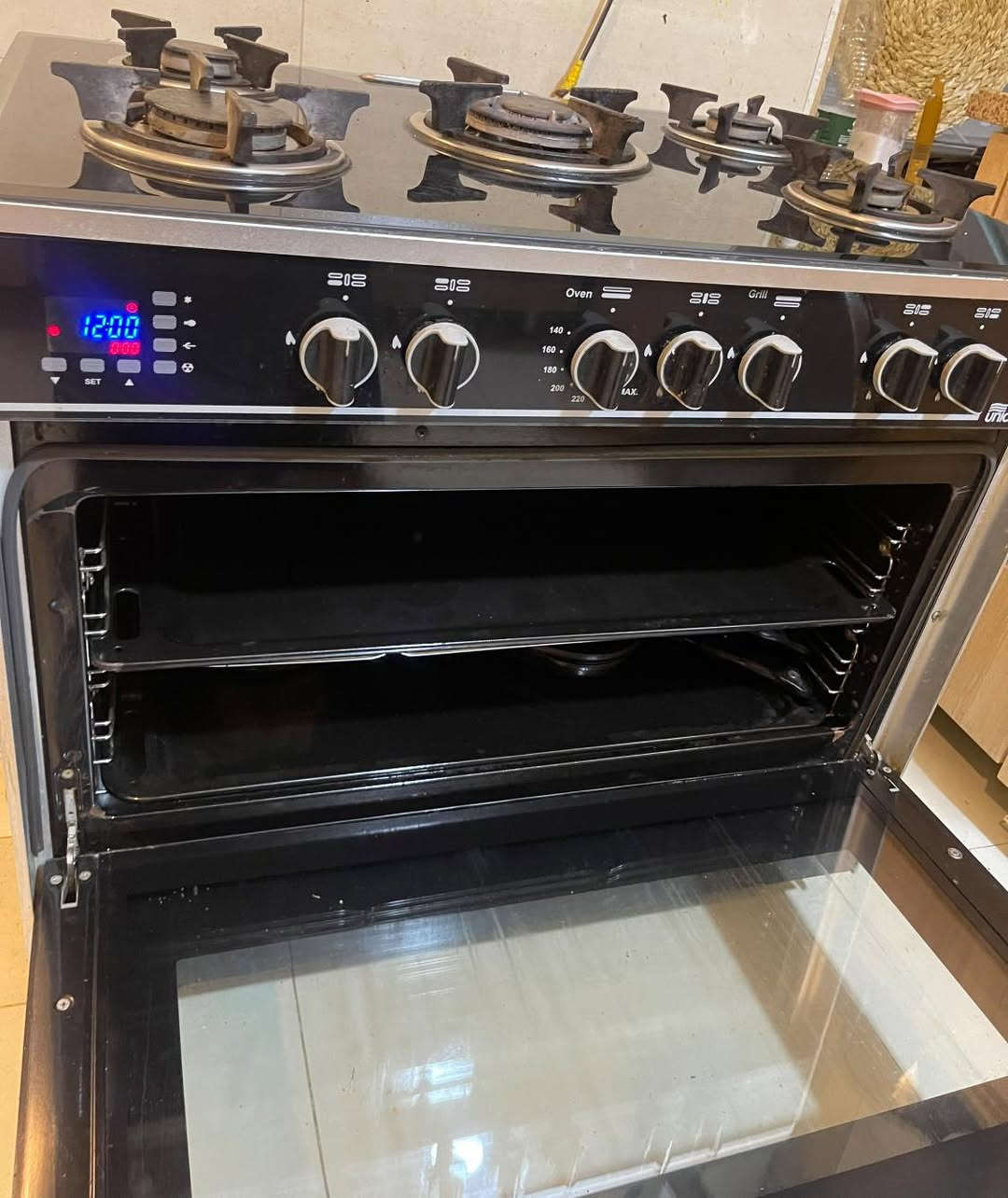 طباخ ايطالي بلازما. 90*60
زجاج 3 طبقات بخاصية الانعكاس الحراري 
ضد الكسر والحرارة العاليه 
نضام تشغيل المصباح والشوايه والاختيارات عن طريق المس  استخدام قليل ب250 الف ماخذته ب650 الف سبب البيع مكاني صغير


**إذا كنت صاحب هذا الإعلان وتريد حذفه لأي سبب، رجاءا أرسل رسالة إلى الدعم الفني**