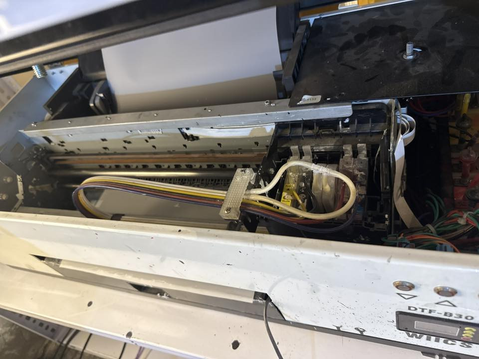 طابعه DTF-B30
هيد 1390 جديد 
طابعه نظيفه طباعه فول حجم A3
تأخذ ورق و رول شرط فحص

وياها رول 100 متر و حبر كامل و باودر 
للبيع سبب بيع جبت وحده اكبر
***********
