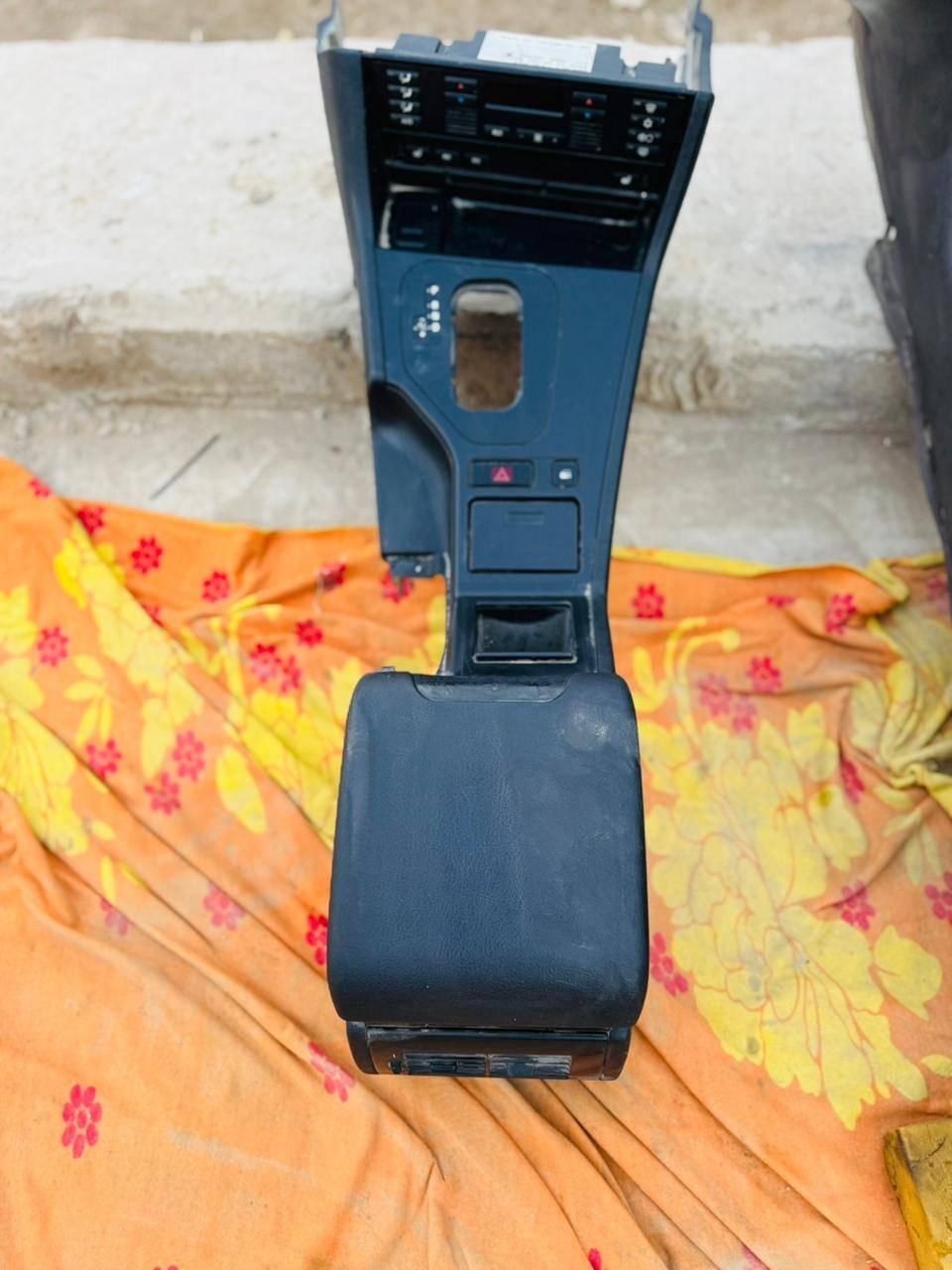 لايتات وبك لايتات صقر حاويه جديد وحصان كير كامل مكان بابل الحمزه الغربي للاتصال *********** او مراسلت صفحه
