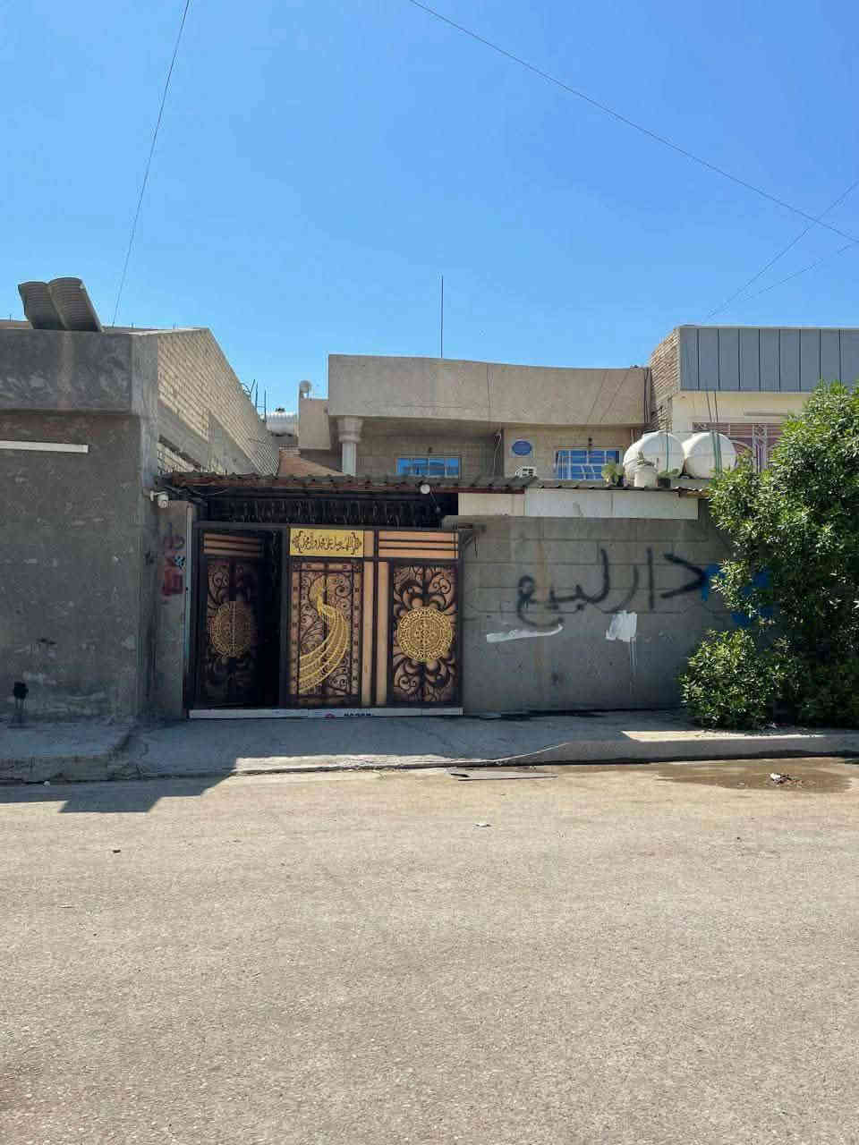 السلام عليكم بيت للبيع طابو صرف حي البتول شارع المؤسسة المساحة 100 متر مربع +تشجير من ضمن البيت  طابقين الطابق الاول استقبال معزوله عن البيت + غرفتين + مخزن +حمام داخلي وحمامات خارجيه وصاله +مطبخ حار الطابق الثاني غرفتين نوم+ صاله  للاستفسار اتصال على الرقم او اتصال واتساب *********** او مراسلة الصفحة
