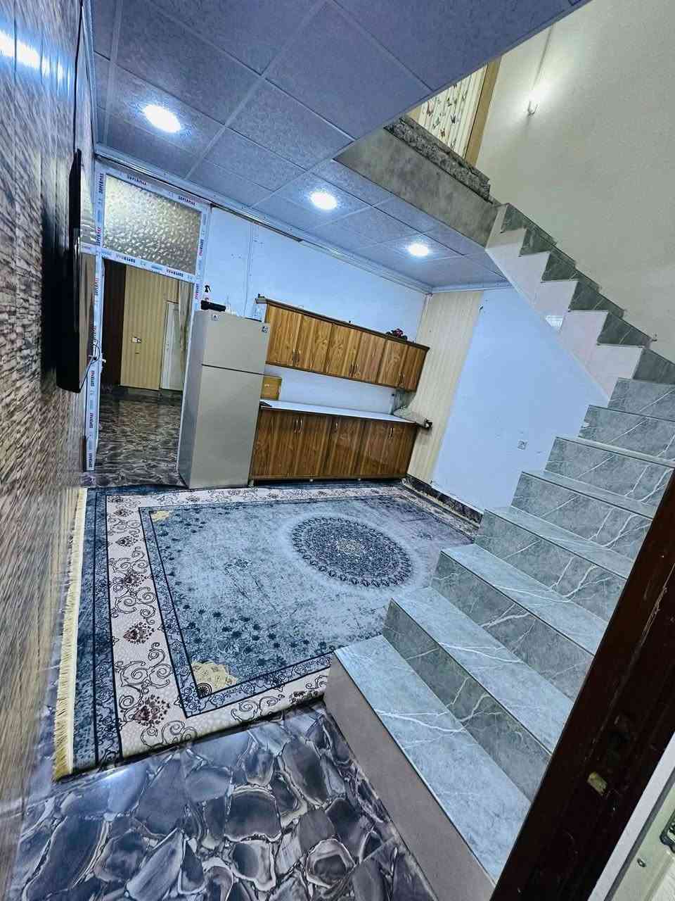 سلام عليكم 
مشتمل للبيع مساحه 100
موقع الدار بانميل ع شارع العام 
قاطين
غرف نوم 2
صاله 🏨 
استقبال 🏨 
مطبخ 🏛️ 
صيحات 2 فوك وجوه
بيتونه البيت فول سيراميك 

السعر ء24 وبي مجال بسيط 
للاستفسار  (***********
