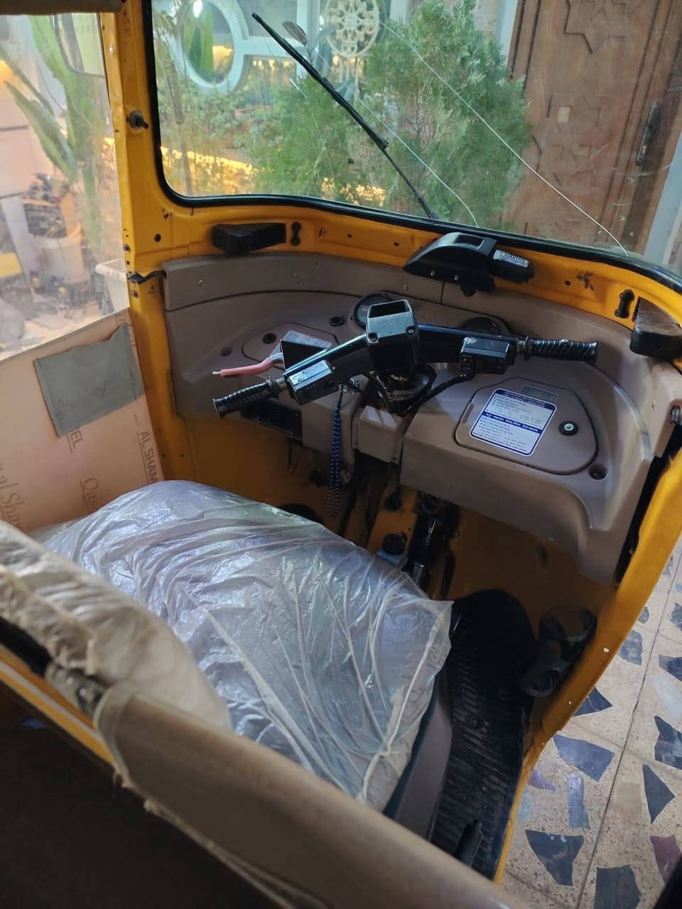 السلام عليكم تكتك موديل ٢٠ شهر ١٢ مرقم بسمي تحويل ثاني يوم هزه جديد محرك تراي كلش حلوات كهربايات كلهه شغاله تخم تاير جديد بريك كله جديد تكتك متصرف عليه الف جاهزه مكاني الشعب السعر ٧٩٠٠ وبيه مجال بسيط رقمي ***********
