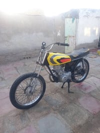للبيع دراجه اربعه كير كلك السعر 200وبيه مجال استفسار الرقم 07804762103