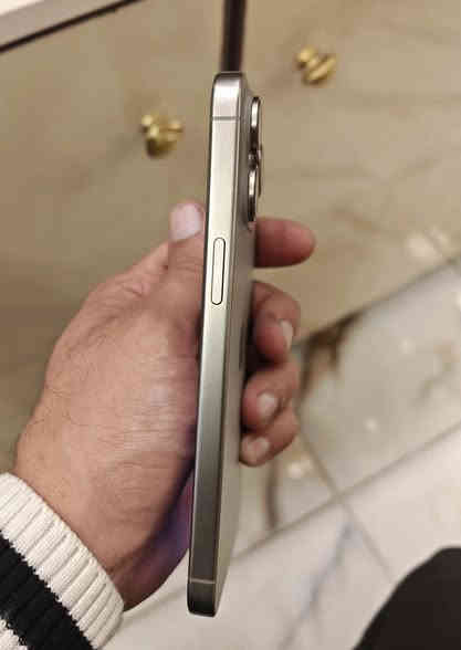 ايفون ١٥ برو ماكس 
اللون تيتانيوم
ذاكره ٢٦٥
بطاريه ٨٥
الكارتونه ضايعه
مبدل شاشه قبل شهر ب٢٧٥ الف حالها حال الاصليه
بيع او مراوس ب١٧ برو ماكس برتقالي
سعره ٩٢٥ الف
مكاني المنصور تقاطع الرواد
***********
