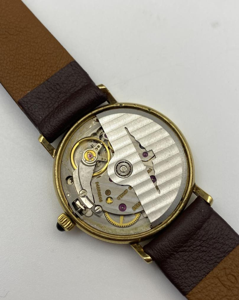 LONGINES 
اوتوماتيك 
٢٣٥$
نظافة جيدة 
قطر ٢٩ 
سير و بوك مُستبدلات 
* اتوقع الزجاج مُستبدل ايضًا 
و يرجى الانتباه لقطر الساعة


**إذا كنت صاحب هذا الإعلان وتريد حذفه لأي سبب، رجاءا أرسل رسالة إلى الدعم الفني**