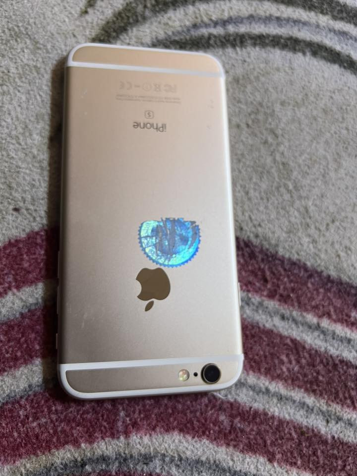 سلام عليكم ايفون 6ذاكره 64بطاريه 88كله بلادي السعر65بدون ملحقات تصال ***********
