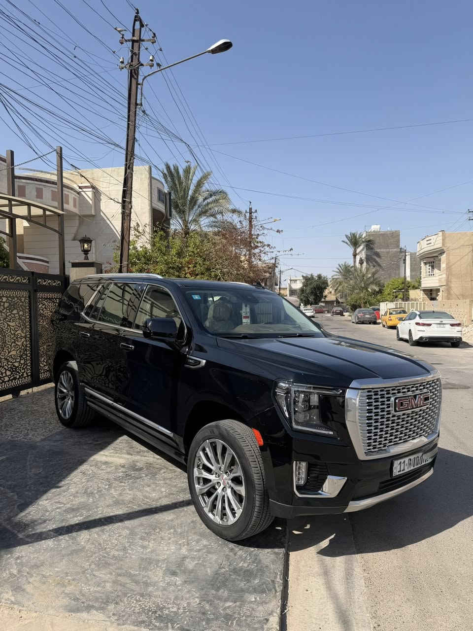 السلام عليكم 
للبيع جمسي دنلي  2023 

السعر ( ٥١ ) الف وبيها مجال وماتصور اكو هيج سعر

ماشيه فقط ٥٨ الف كيلو حقيقي 
ضمان شركه منصور ٥ سنوات  
سياره مكفول كفاله عامه حتى دعاميات 
محرك ٦٢٠٠ ، كير ١٠ نمر 
——————————————
فول مواصفات 
١- بانوراما 
٢-كشنات تدفئ + تبريد + خزن + كهرباء
٣-كشن رجاج تحذير
٤-كشنات خلفيه منفصل vip
٥-جنطه كهرباء 
٦-شاشه اكبر حجم + كامرات ٣٦٠ درجه
٧-شاشات خلفيه بلاد بالكشنات 
٨-ستيرن كهرباء + تحكم …..
٩-جنطه كهرباء 
١٠-شاشه دجتال (العدادات ) 
١١- دوسات كهرباء + فور ويل + اربع انظمه قياده
١٢- جكات تصعد وتنزل السياره 
١٣- ثلاجه + شحن واير ليس
اضافا الى المواصفات الاخرى 
الكل تعرف الدنلي شنو فهيه اعلى فئه بالجمسي بالمواصفات
———————————————
السياره جديده جدا داخل وخارج من ناحيه صدر كير مكينه تايرات باتري كلش جديده ومطالع بيها شي قليل كلش 
رقم بغداد هزه وارقام وسنويه جدد تحويل ثاني يوم 
السعر  ( ٥١ ) الف وبيها مجال وماتصور اكو يوكن ٢٠٢٣ بهذا السعر  وبيها مجال ان شاء الله ❤️
مكاني بغداد حي الخضراء مقابيل العامريه
***********
