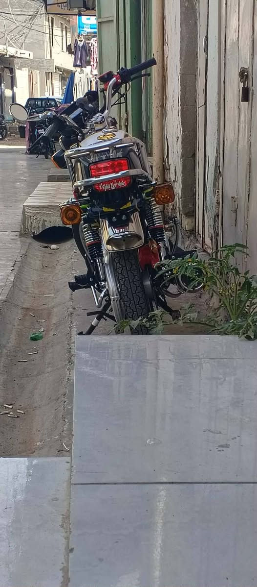 نامه موديل 25دبل دسك مال جناي الأخير النظافه ميحتاج اسولف 100%ناشفه كفاله عامه من التاير للتاير محرك مامفتوح كلها عالبلاد اوراق سكنر واسط النعمانيه ، الاتصال ***********/,/***********، مكلف بل نشر ، صاحب الدراجه ابو زنوبه
